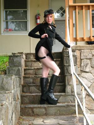 <img300*0:stuff/z/10620/Nicky%25206-11-09%2520Goth%2520at%2520Home/6-11-09%20Nicky%20073.jpg>