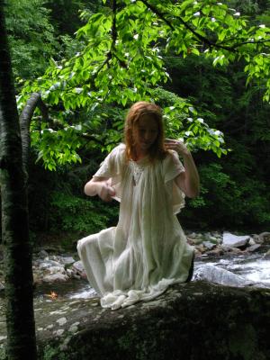 <img300*0:stuff/z/10620/Nicky%25206-11-09%2520White%2520Dress%2520at%2520River%25202/6-11-09%20Nicky%20645.jpg>