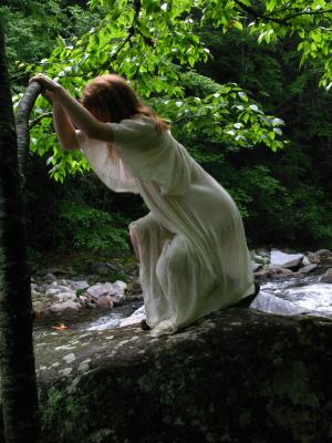 <img300*0:stuff/z/10620/Nicky%25206-11-09%2520White%2520Dress%2520at%2520River%25202/6-11-09%20Nicky%20647.jpg>
