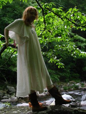 <img300*0:stuff/z/10620/Nicky%25206-11-09%2520White%2520Dress%2520at%2520River%25202/6-11-09%20Nicky%20648.jpg>