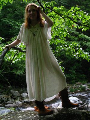 <img300*0:stuff/z/10620/Nicky%25206-11-09%2520White%2520Dress%2520at%2520River%25202/6-11-09%20Nicky%20650.jpg>