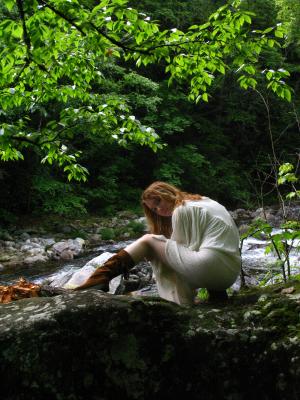 <img300*0:stuff/z/10620/Nicky%25206-11-09%2520White%2520Dress%2520at%2520River%25202/6-11-09%20Nicky%20655.jpg>