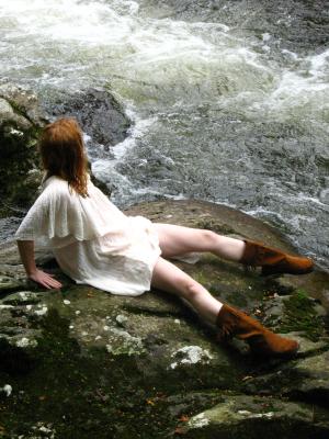 <img300*0:stuff/z/10620/Nicky%25206-11-09%2520White%2520Dress%2520at%2520River/6-11-09%20Nicky%20611.jpg>