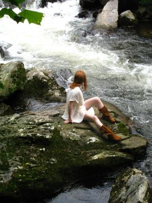 <img300*0:stuff/z/10620/Nicky%25206-11-09%2520White%2520Dress%2520at%2520River/6-11-09%20Nicky%20616.jpg>