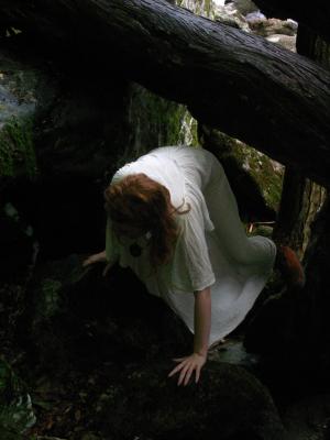 <img300*0:stuff/z/10620/Nicky%25206-11-09%2520White%2520Dress%2520at%2520River/6-11-09%20Nicky%20621.jpg>