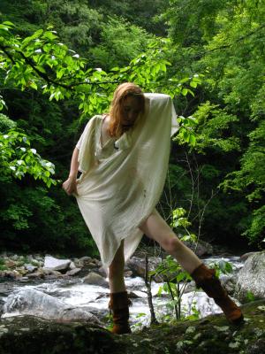 <img300*0:stuff/z/10620/Nicky%25206-11-09%2520White%2520Dress%2520at%2520River/6-11-09%20Nicky%20627.jpg>