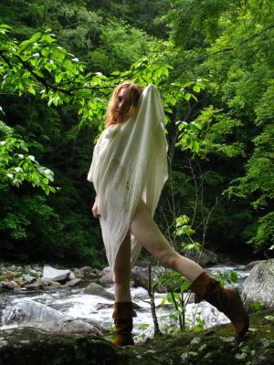 <img300*0:stuff/z/10620/Nicky%25206-11-09%2520White%2520Dress%2520at%2520River/6-11-09%20Nicky%20628.jpg>