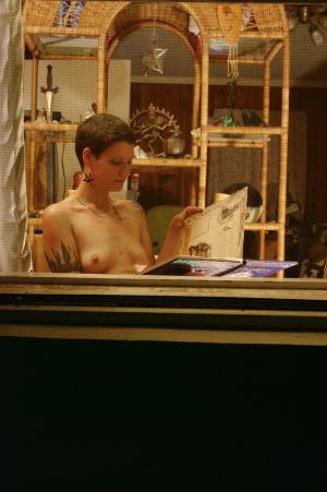 <img300*0:stuff/z/10620/Rae%2520Vouyre%2520Nude%2520July%252004-10/RVN%20July%2004-10%20043.jpg>