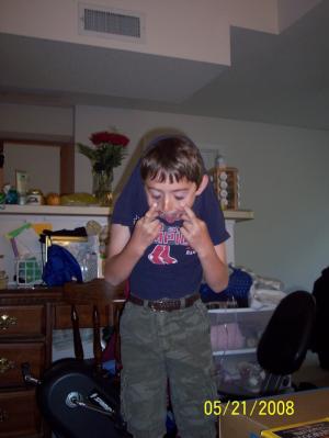<img300*0:stuff/z/11046/PaulKathyPatrickRecentCandidsSpring08/100_0788.jpg>