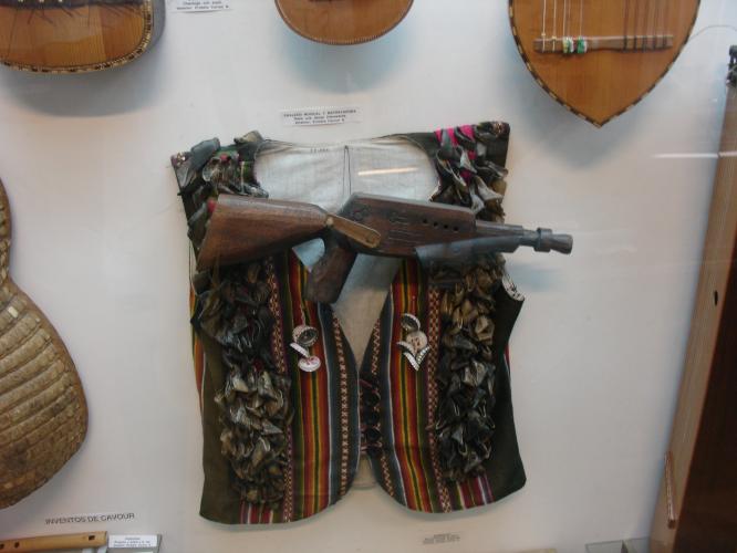 <img0*500:stuff/z/12879/Patricio%2520in%2520La%2520Paz/DSC04336.JPG>