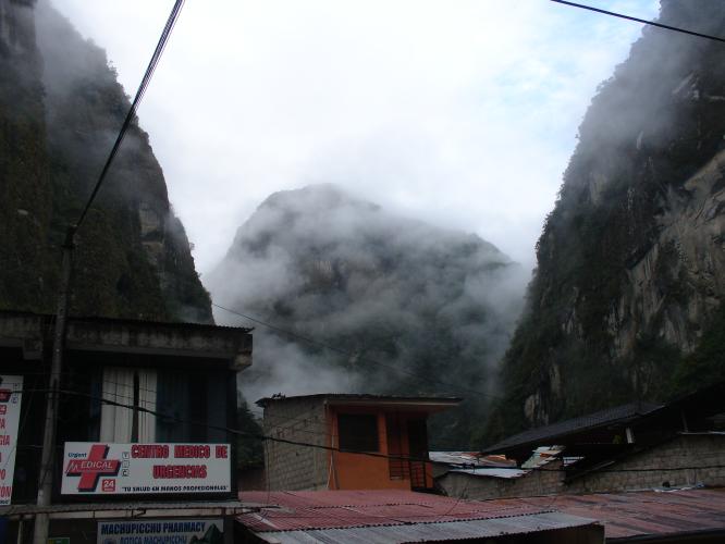 <img0*500:stuff/z/12879/Patricio%2520in%2520Macchu%2520Pichu/DSC04632.JPG>