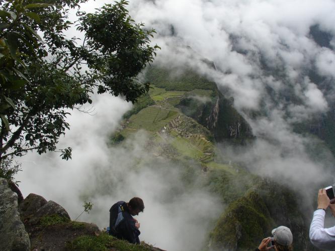 <img0*500:stuff/z/12879/Patricio%2520in%2520Macchu%2520Pichu/DSC04701.JPG>
