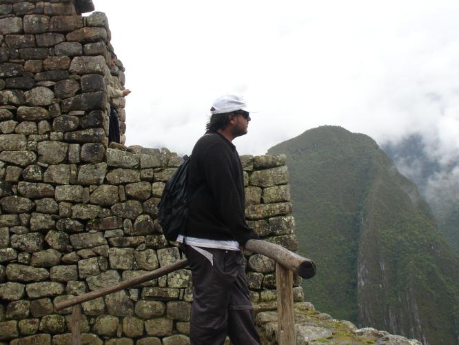 <img0*500:stuff/z/12879/Patricio%2520in%2520Macchu%2520Pichu/DSC04730.JPG>