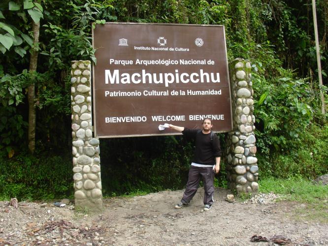 <img0*500:stuff/z/12879/Patricio%2520in%2520Macchu%2520Pichu/DSC04757.JPG>