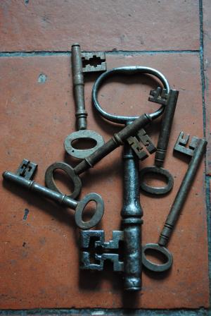 <img300*0:stuff/z/137699/Antique%2520keys/DSC_0076.JPG>
