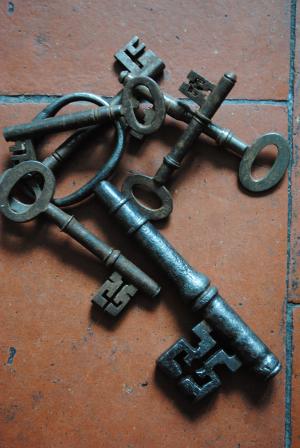 <img300*0:stuff/z/137699/Antique%2520keys/DSC_0084.JPG>