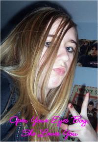<img200*0:stuff/z/164211/Christina%2527s%2520Pictures/i1167767292_2.gif>