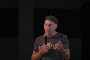 <img300*0:stuff/z/169023/Patrick%2520Stewart%2520vs.%2520Michael%2520Dorn/i1283880616_18.jpg>