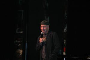 <img300*0:stuff/z/169023/Patrick%2520Stewart%2520vs.%2520Michael%2520Dorn/i1283880617_38.jpg>