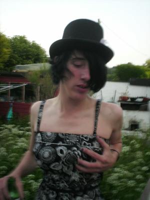 <imgr300*0:stuff/z/171921/The%2520Anti-Prom/PICT0019.JPG>
