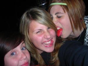<img300*0:stuff/z/174046/more%2520pictures%2520of%2520Micah%2520and%2520her%2520Krew/i1216415246_3.jpg>