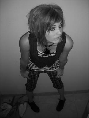 <img300*0:stuff/z/174046/more%2520pictures%2520of%2520Micah%2520and%2520her%2520Krew/i1216415246_6.jpg>