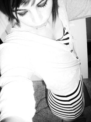 <img300*0:stuff/z/174046/more%2520pictures%2520of%2520Micah%2520and%2520her%2520Krew/i1216415248_20.jpg>