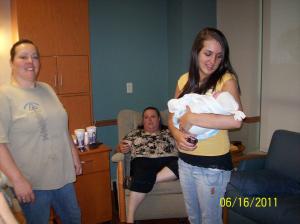 <img300*0:stuff/z/178728/Baby%2520reference/1%20birth%2081.JPG>
