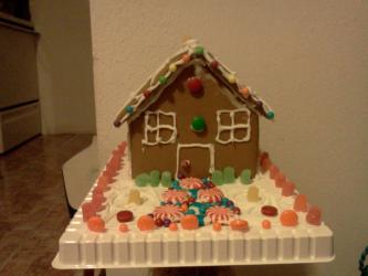 <img0*250:stuff/z/178728/Gingerbread%2520house/IMG_20111209_220417.jpg>