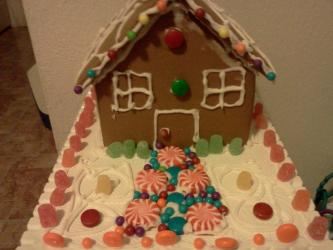 <img0*250:stuff/z/178728/Gingerbread%2520house/IMG_20111209_220452.jpg>