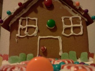 <img0*250:stuff/z/178728/Gingerbread%2520house/IMG_20111209_220525.jpg>