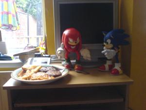 <img300*0:stuff/z/185912/Sonic,%2520Knuckles%2520and%2520me%2520O.o/i1218035631_2.jpg>