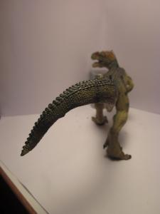 <img0*300:stuff/z/187594/Allosaurus%2520Figurine%2520Reference/036.JPG>