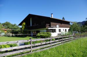 <img300*0:stuff/z/187594/Buildings%2520of%2520Austria%2520and%2520Switzerland/IMGP0632.JPG>