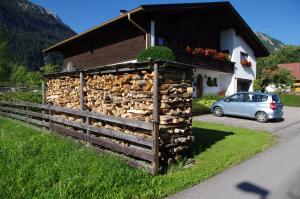 <img300*0:stuff/z/187594/Buildings%2520of%2520Austria%2520and%2520Switzerland/IMGP0641.JPG>