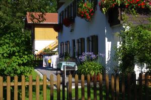 <img300*0:stuff/z/187594/Buildings%2520of%2520Austria%2520and%2520Switzerland/IMGP0647.JPG>
