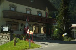 <img300*0:stuff/z/187594/Buildings%2520of%2520Austria%2520and%2520Switzerland/IMGP0744.JPG>
