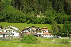 <img300*0:stuff/z/187594/Buildings%2520of%2520Austria%2520and%2520Switzerland/IMGP0756.JPG>