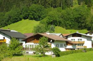 <img300*0:stuff/z/187594/Buildings%2520of%2520Austria%2520and%2520Switzerland/IMGP0757.JPG>