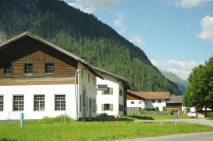 <img300*0:stuff/z/187594/Buildings%2520of%2520Austria%2520and%2520Switzerland/IMGP0819.JPG>