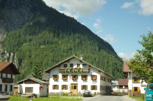 <img300*0:stuff/z/187594/Buildings%2520of%2520Austria%2520and%2520Switzerland/IMGP0821.JPG>