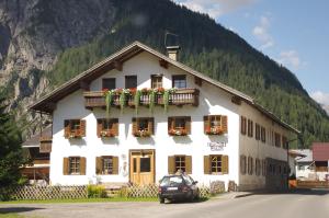 <img300*0:stuff/z/187594/Buildings%2520of%2520Austria%2520and%2520Switzerland/IMGP0822.JPG>