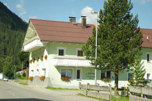 <img300*0:stuff/z/187594/Buildings%2520of%2520Austria%2520and%2520Switzerland/IMGP0824.JPG>