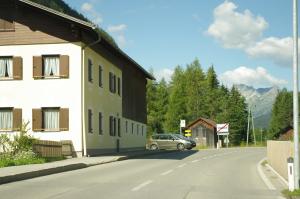 <img300*0:stuff/z/187594/Buildings%2520of%2520Austria%2520and%2520Switzerland/IMGP0828.JPG>