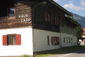 <img300*0:stuff/z/187594/Buildings%2520of%2520Austria%2520and%2520Switzerland/IMGP0837.JPG>