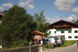 <img300*0:stuff/z/187594/Buildings%2520of%2520Austria%2520and%2520Switzerland/IMGP0844.JPG>