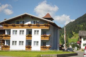 <img300*0:stuff/z/187594/Buildings%2520of%2520Austria%2520and%2520Switzerland/IMGP0845.JPG>