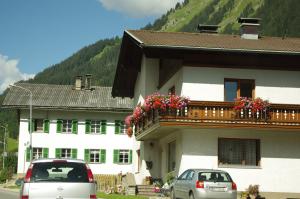 <img300*0:stuff/z/187594/Buildings%2520of%2520Austria%2520and%2520Switzerland/IMGP0846.JPG>