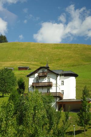 <img300*0:stuff/z/187594/Buildings%2520of%2520Austria%2520and%2520Switzerland/IMGP0852.JPG>