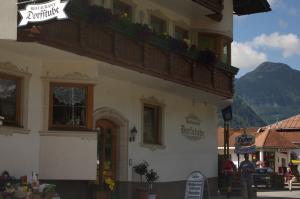 <img300*0:stuff/z/187594/Buildings%2520of%2520Austria%2520and%2520Switzerland/IMGP0854.JPG>